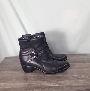 Clarks Black Rosabella Leather Zip Ankle Bootie Size 9N